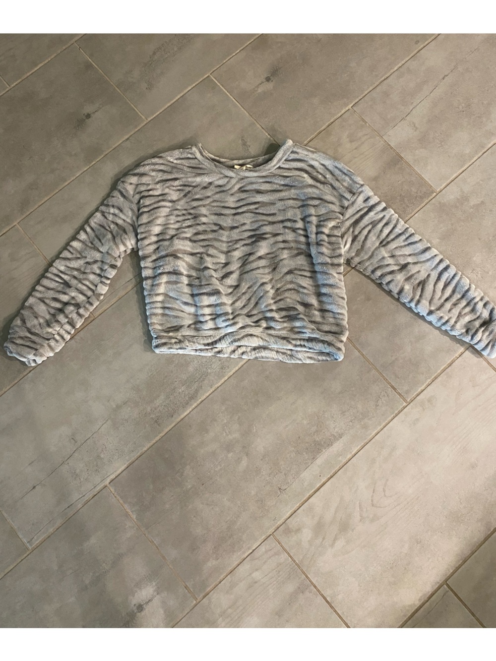 Cozy Plush Women's Crewneck pullover - Light Gray